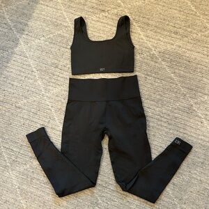 SET ACTIVE SCULPTFLEX® Legging and Box Tank Bra. Size M. Color Taupe.